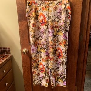 Chico LINEN long pants, NEW WITH TAGS, pull on, elastic band in back. BEAUTIFUL.